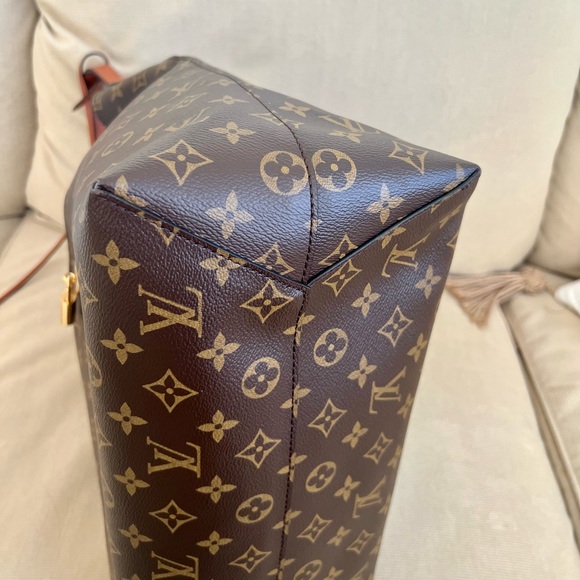 Louis Vuitton Flower Hobo Bag. Brown interior. Beautiful bag - Picture 2 of 8